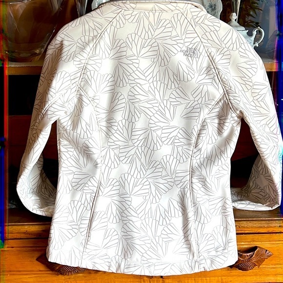 The North Face Womenswear Jacket🔥2X Host Pick💥 - Picture 9 of 16